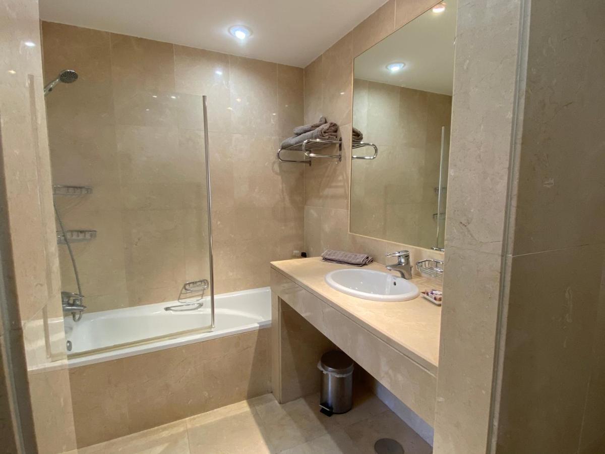 Apartamento Con Piscina ,Playa Con Vistas Panoramicas En La Marina De Sotogrande San Roque  Buitenkant foto
